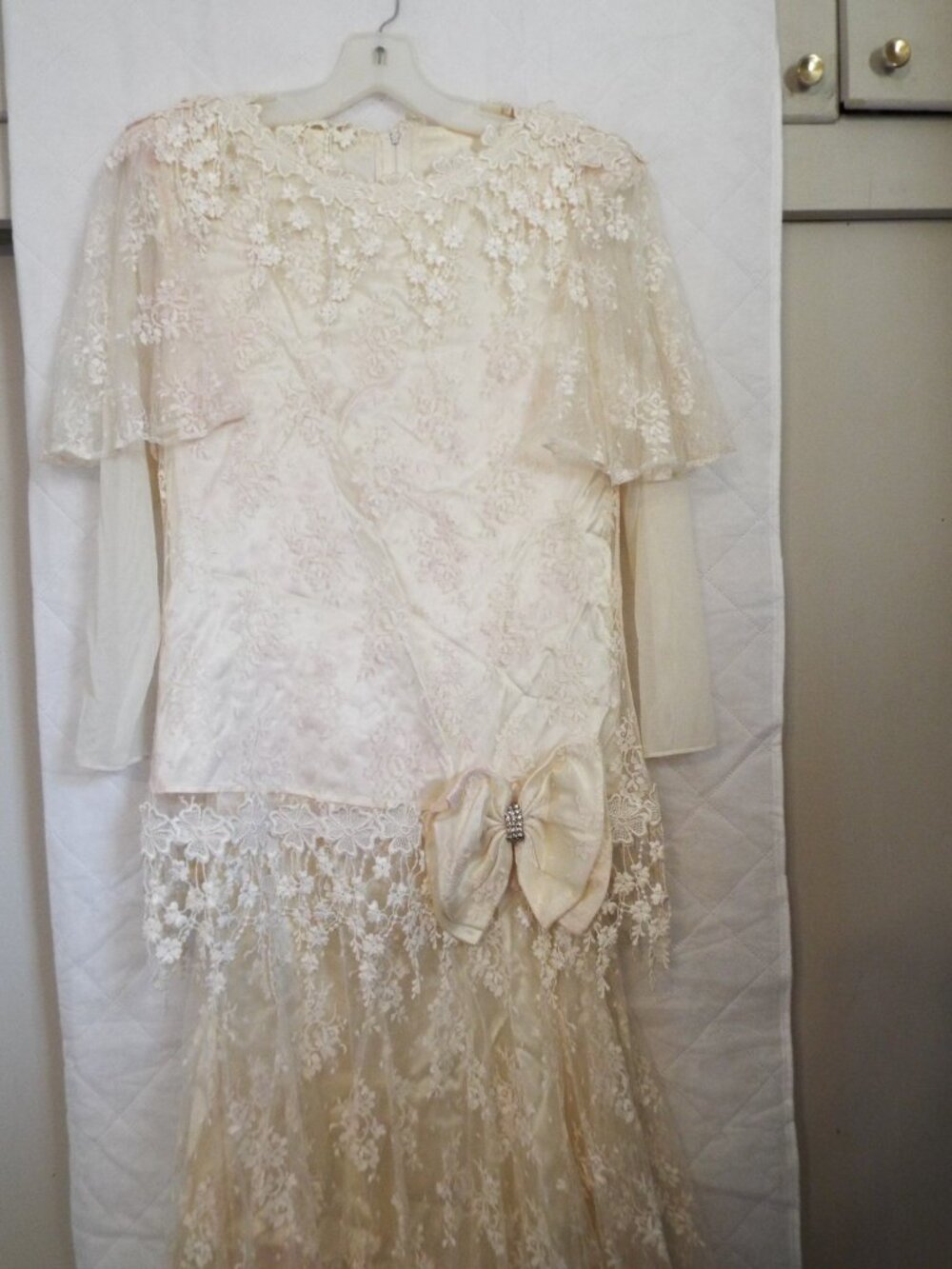 Vintage Patra Long Sleeve Wedding Dress with Floral Lace and Bow Size Medium
